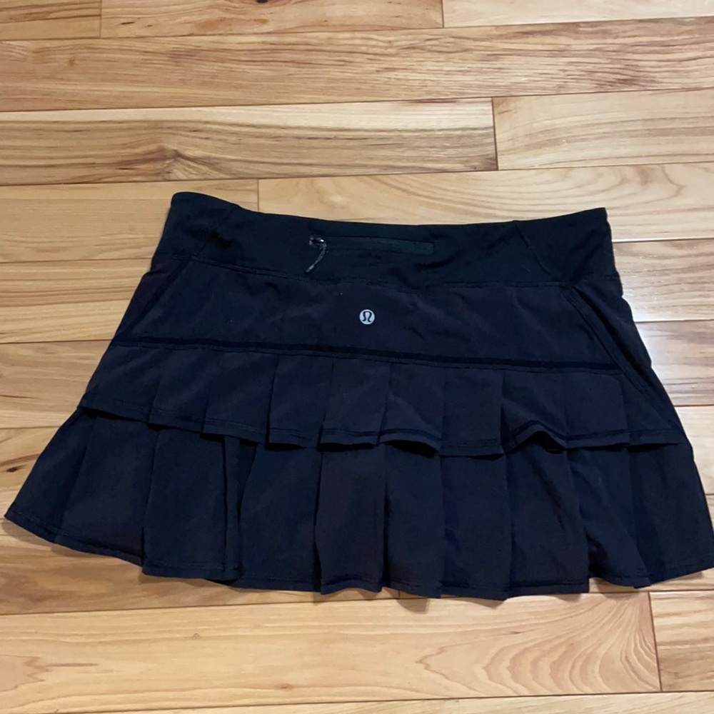 black lululemon skirt